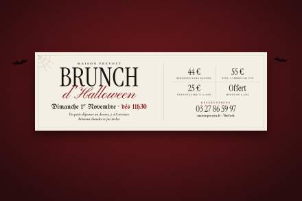 menu brunch halloween posé sur un fond rouge vin.